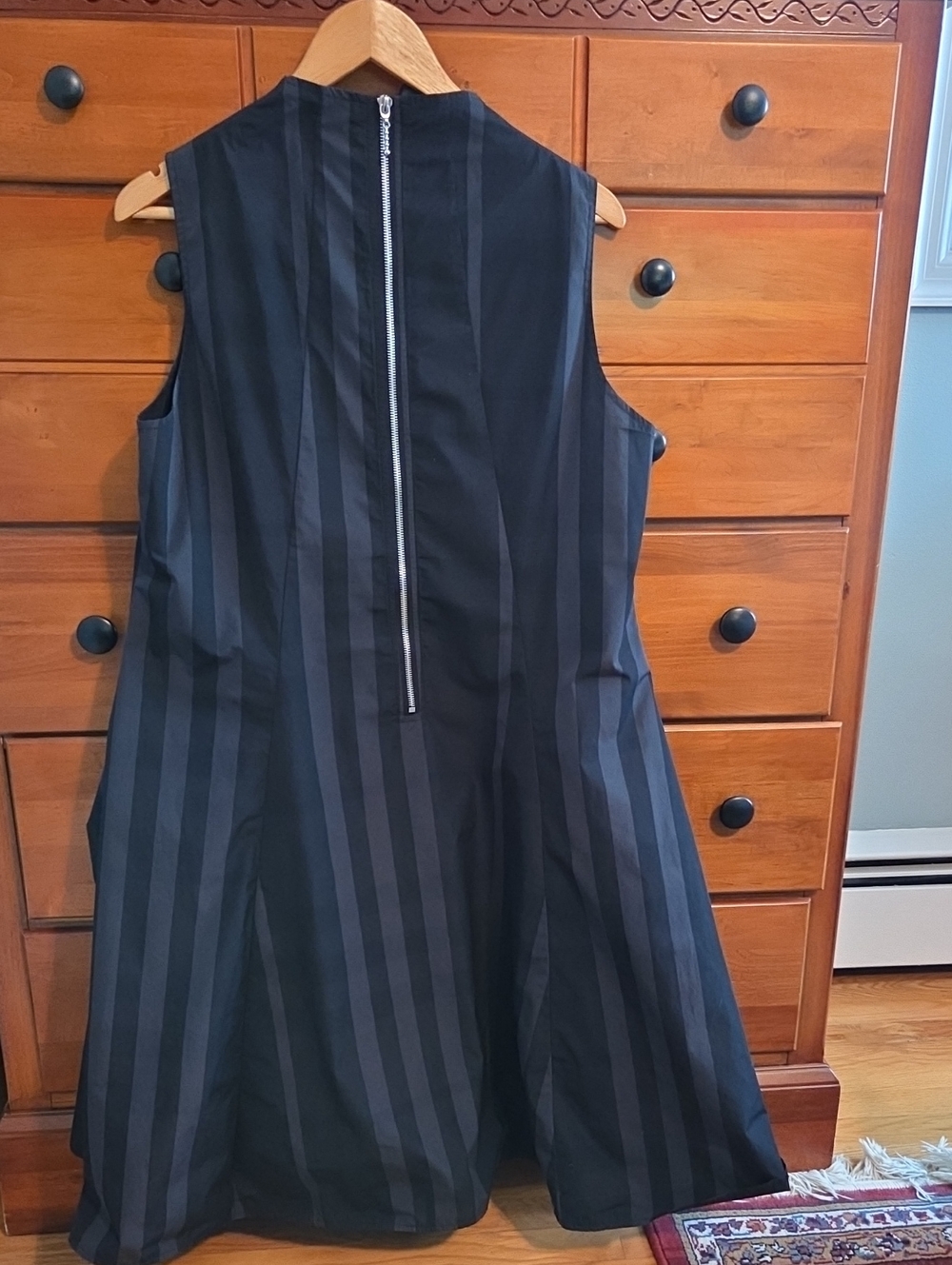 Sun Kim Sleeveless Black Striped Midi Dress with Pocket Details - Picture 4 of 6